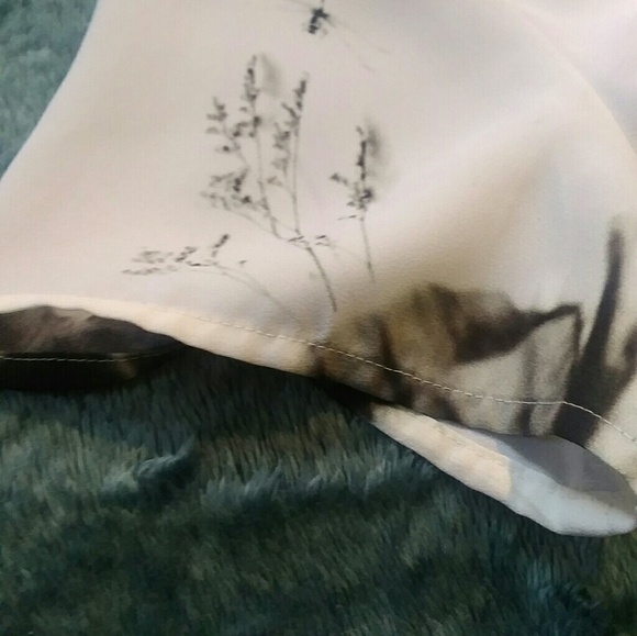 Express Dragonfly Flower Blouse - Picture 5 of 5